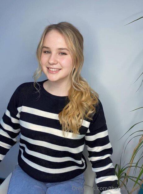 Thefoxyalice model pornographic photos