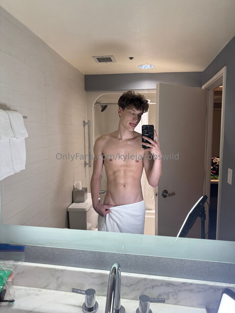 Kylejacobswild pretty model img