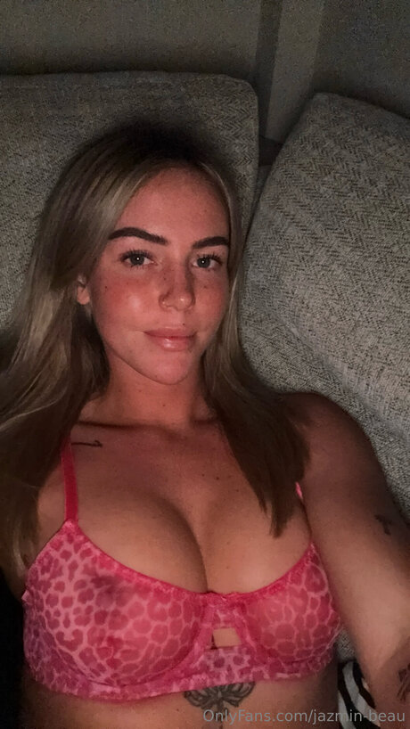 Jazmin Beau star exclusive photo