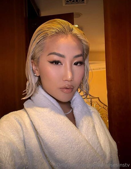 Jennierosesinstv model high quality image