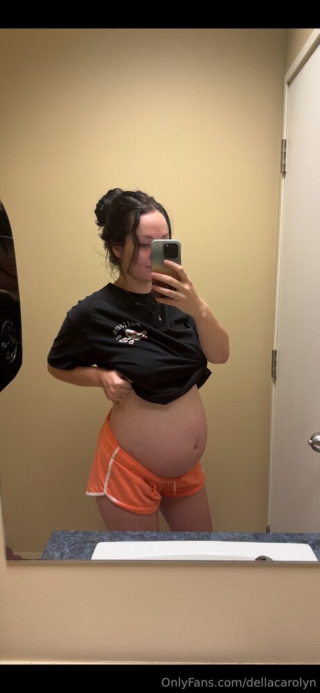 Dellacarolyn exclusive star image