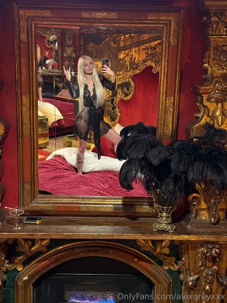 Alexgreyxxx pornstar naked pic