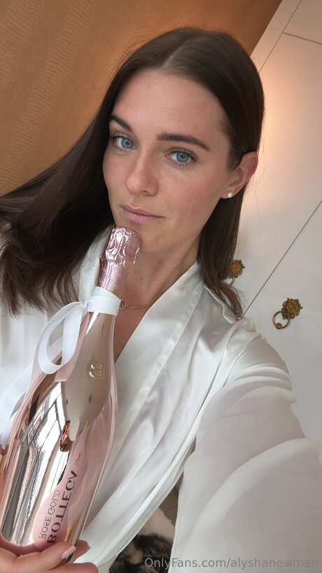 Alyshanewman nude model images