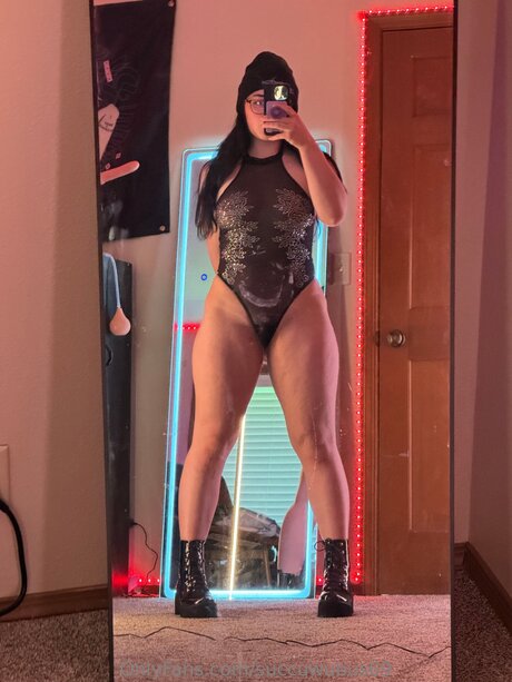 Succuwubus69 hot model archive