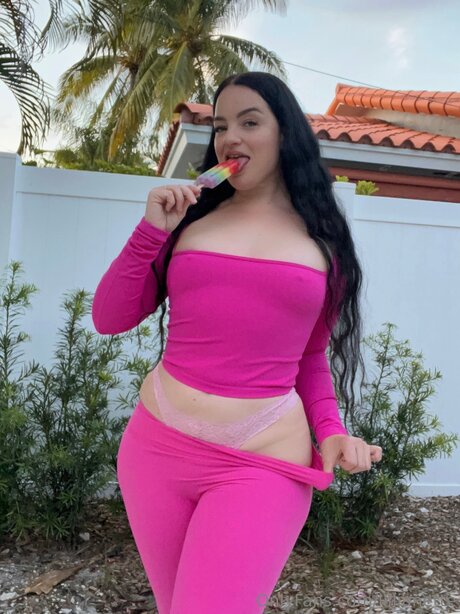 Lillianette model hot pics