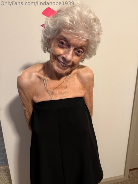 Lindahope1939 exclusive model pic