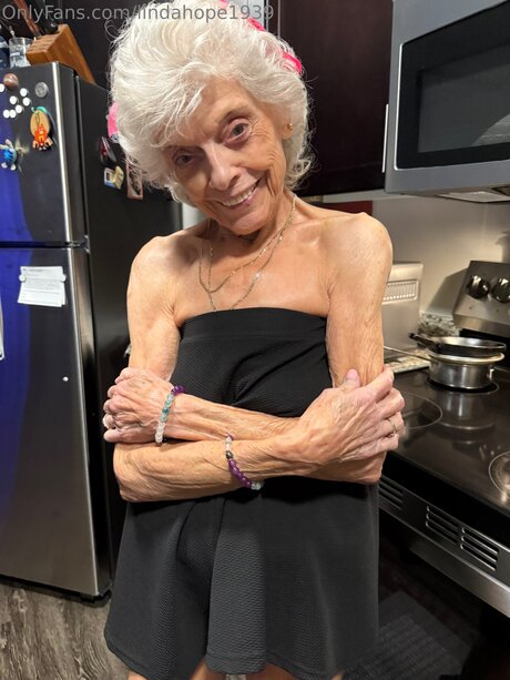 Lindahope1939 perfect pornstar picture