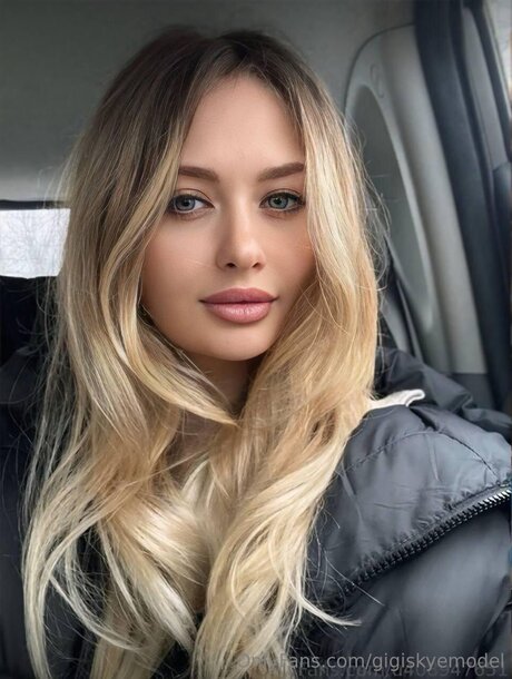 Gigiskyemodel nude pornstar photo