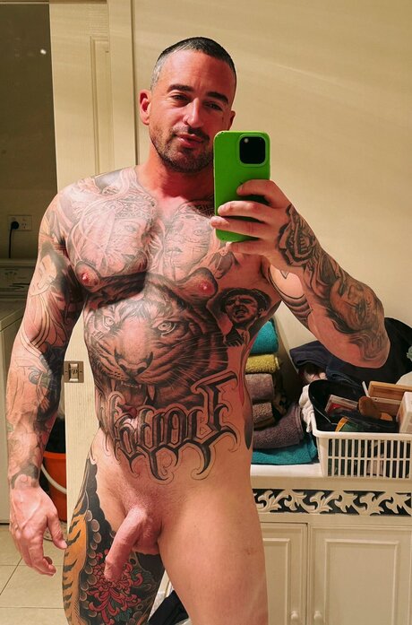 Aussiemenexhibit exclusive star photos