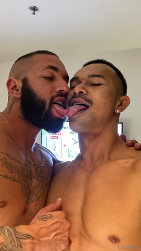 Guzdoes star nudes photos