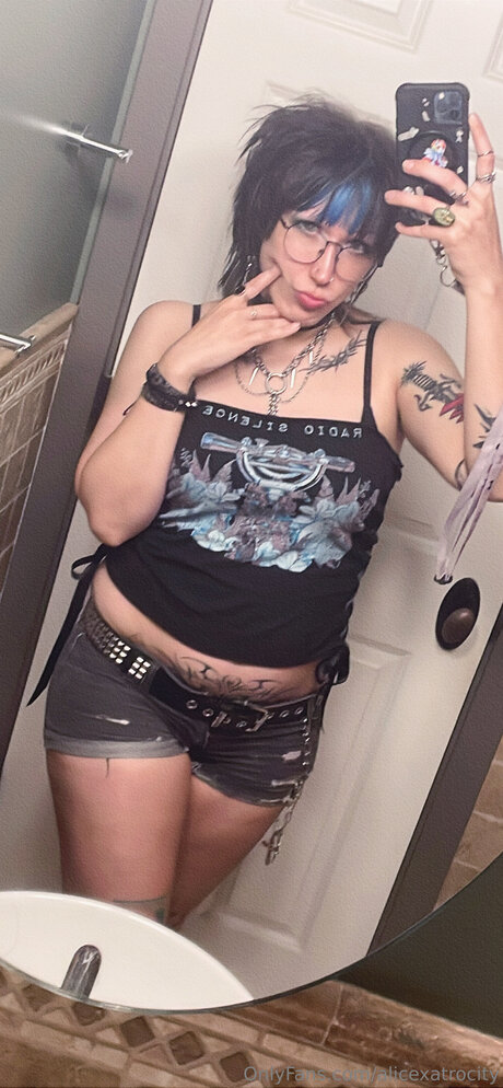 Alicexatrocity hot star pic