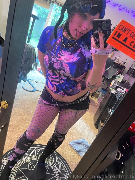 Alicexatrocity hot pornstar archive