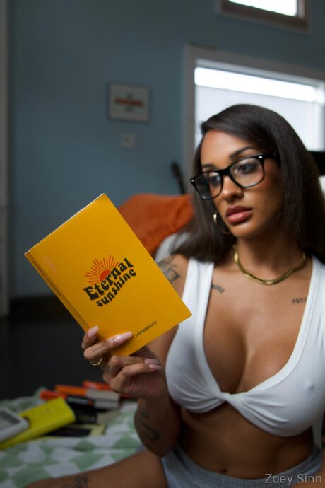 Zoeyxsinn hot actress img