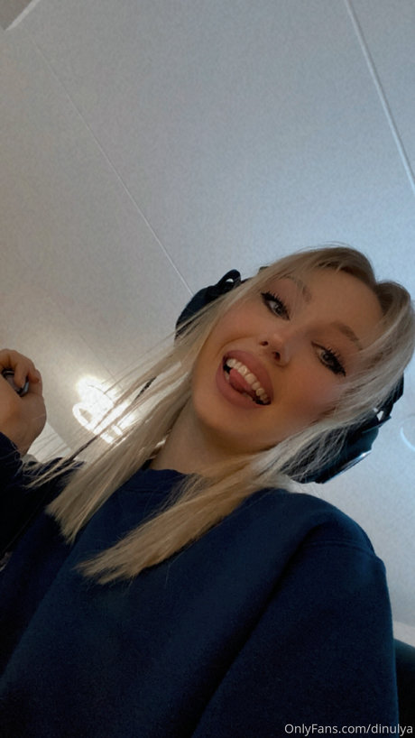 Dinulya model porn photo