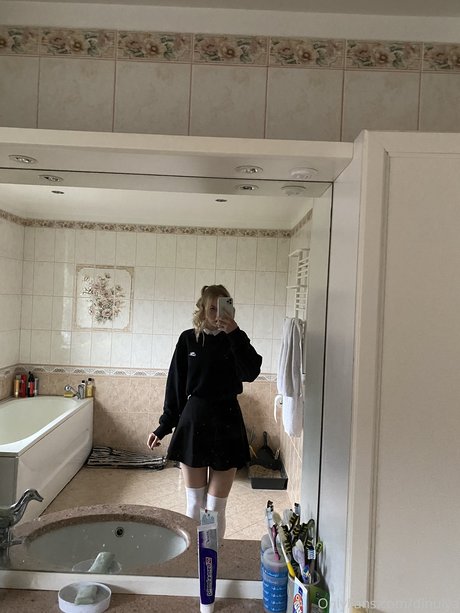 Dinulya model free pic