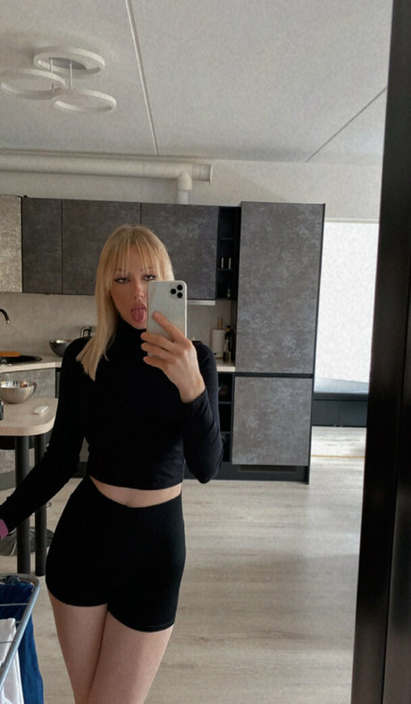 Dinulya naked actress gallery