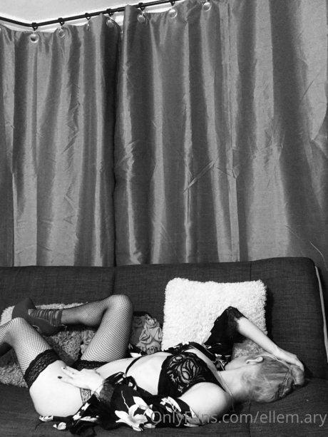 Ellem Ary hot pornstar galleries