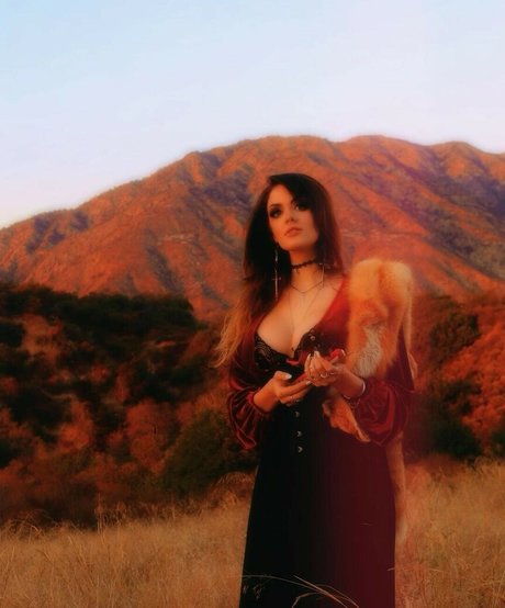 Hexgrlfrnd nude model photos