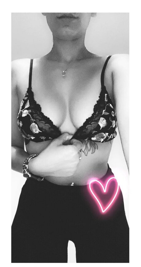 Mariah Leonne star naked gallery