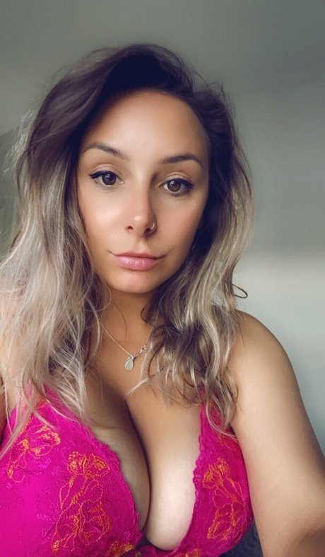 Mariah Leonne exclusive actress image