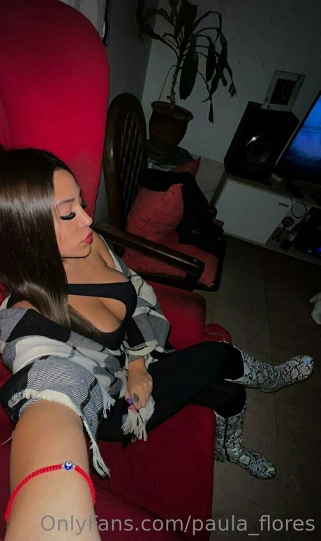 Paula Flores model pics