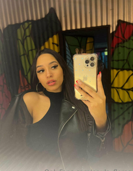 Paula Flores model sexy photo