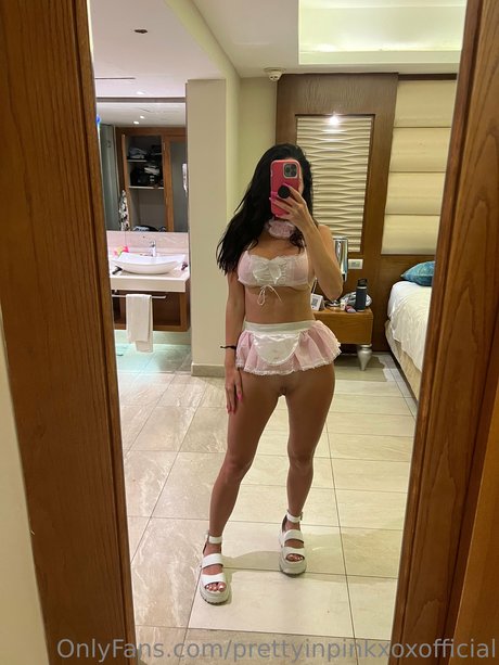 Pretty in Pink nudes pornstar pic