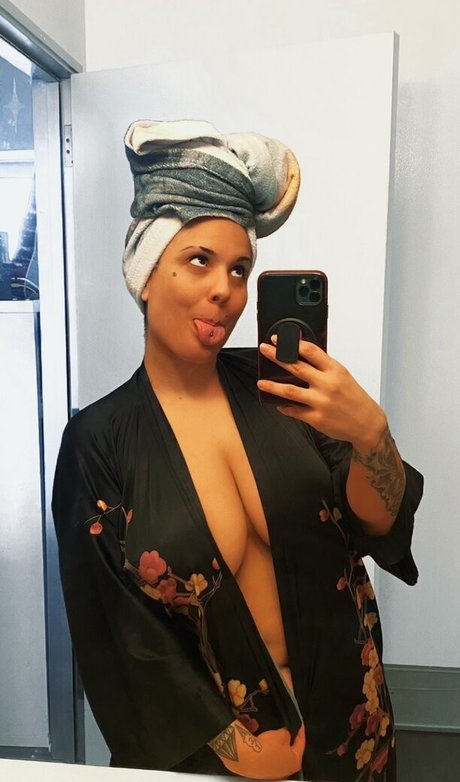 Zombiunicorn pornstar nude pic