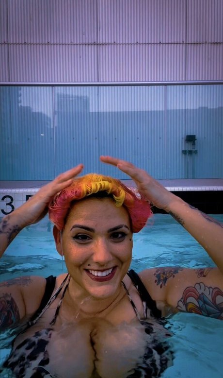 Zombiunicorn model hd photo