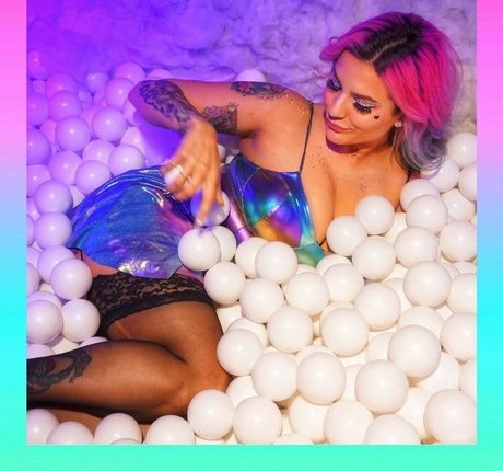 Zombiunicorn sexy model pictures