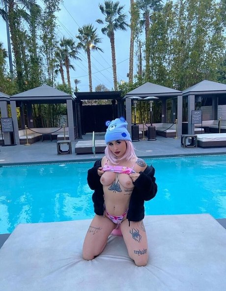 Zombrie naked star photos