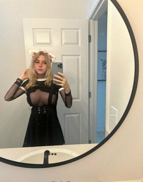 zooemoore model porn archive