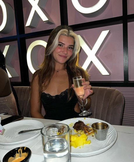 Zoey lynnn star hot image