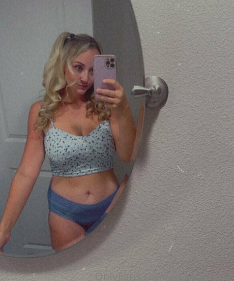 zoeykatexo2 pornstar exclusive gallery