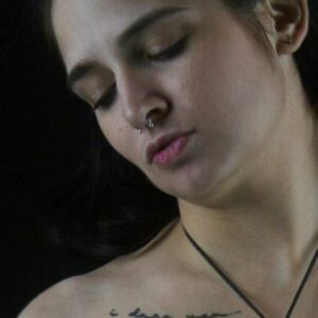 Zoey Kush hot actress gallery