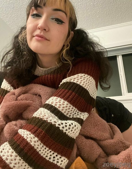 zoeyjpeg model pornographic images