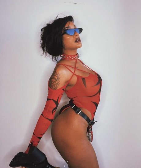 Zoey Sinn art actress picture