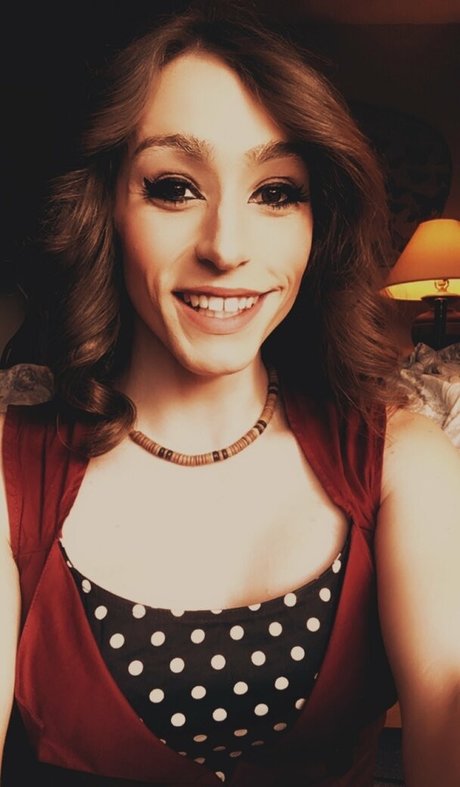 Zoeyt123 pornographic model image