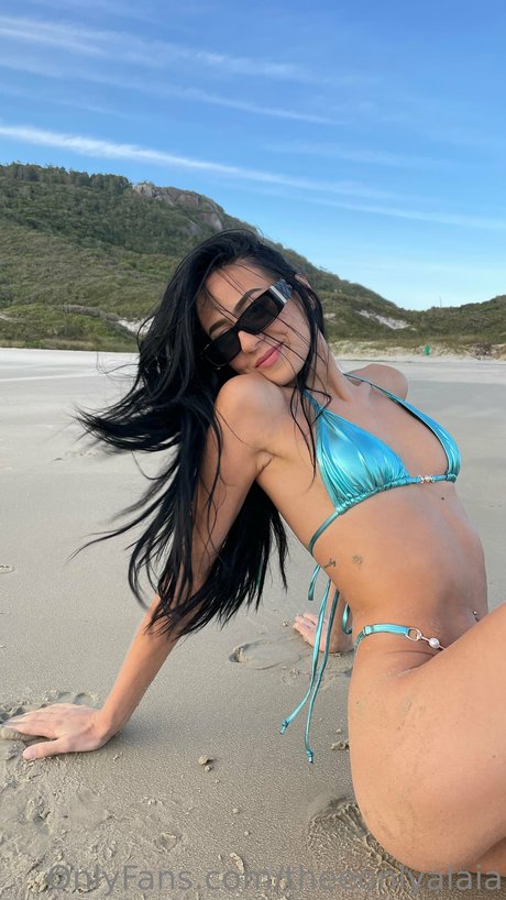 Alaiarosee Theeonlyalaia naked pornstar image