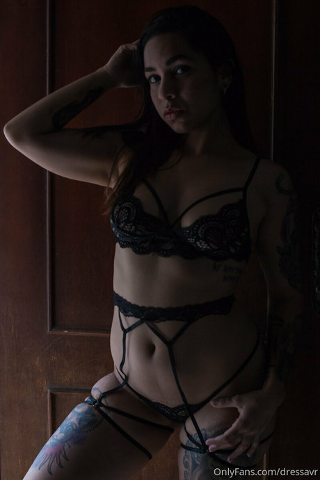 Dressa vr model beautiful img