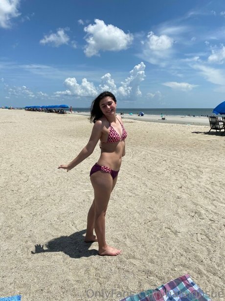 Elise Sue_ xxx model pic