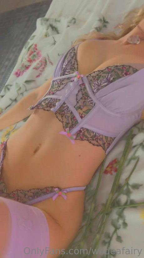 Emerald Wildea erotic model gallery