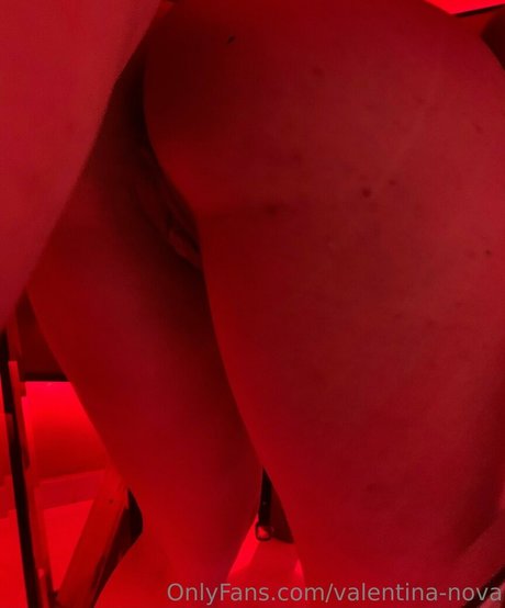 Valentina Nova pretty model images