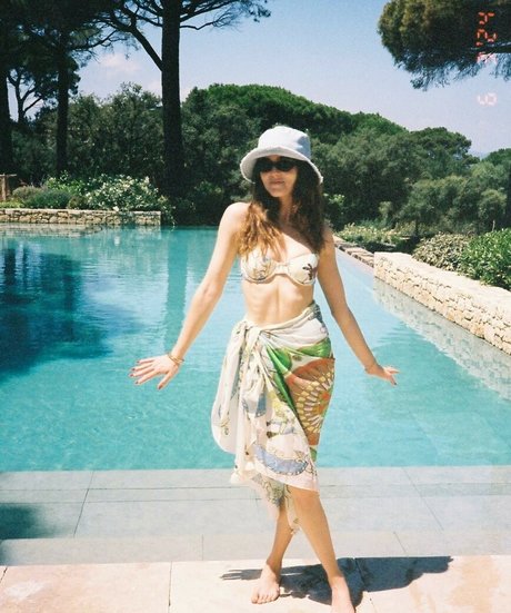 Zoey Deutch hot actress photo