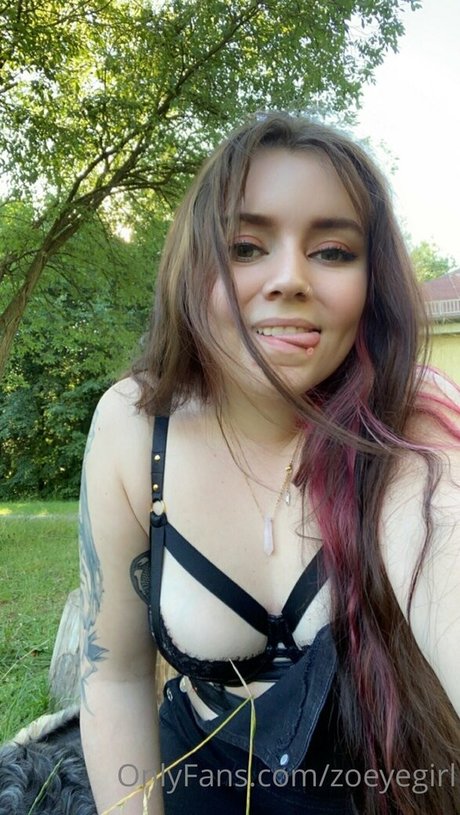 zoeyegirl pornstar nude images