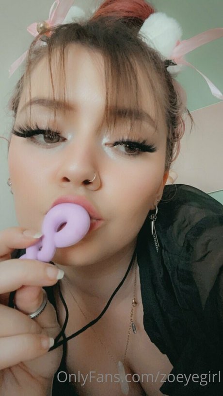 zoeyegirl star beautiful images