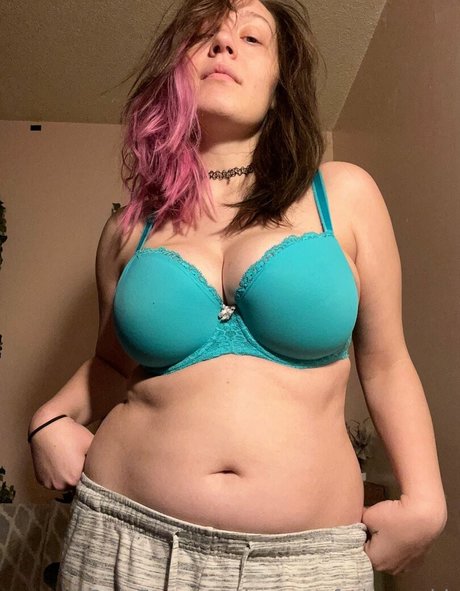 zoeybenzz star nudes galleries