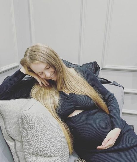 Zoe Salmon model beautiful galleries