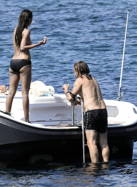 Zoe Saldana hd star picture