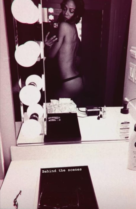 Zoe Saldana star sex pics